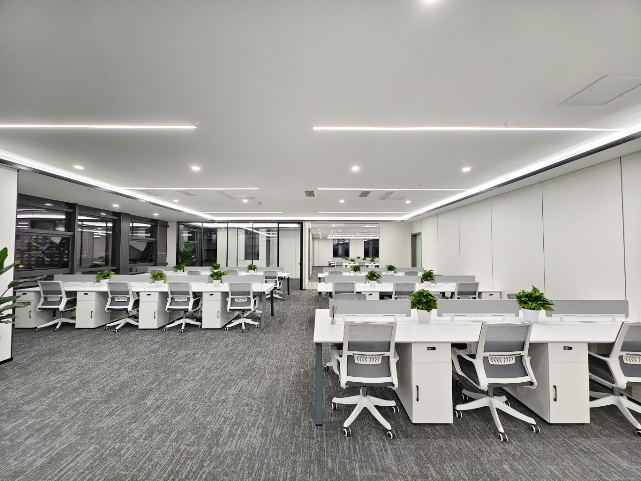 峰汇中心 高新南区 1061.6㎡ 精装 乙级 电梯口,无加时费
