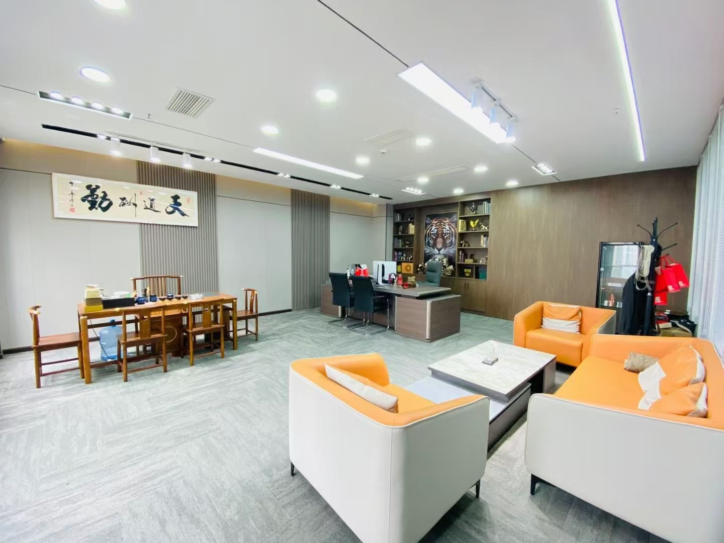 领馆国际城 高新南区 1150.00㎡ 精装 乙级 无加时费,整层 含物业