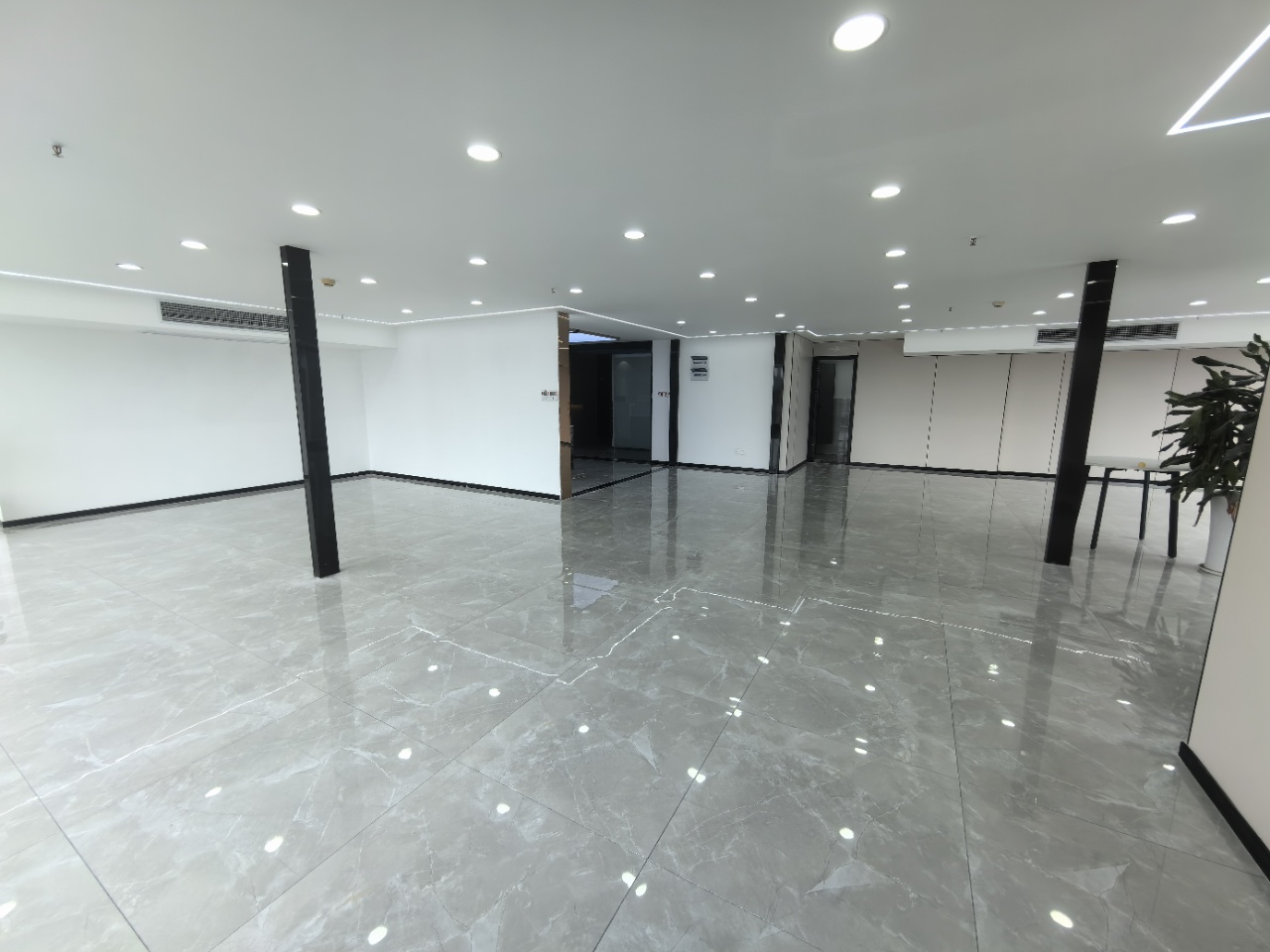 花样年福年广场 高新南区 380.00㎡ 精装 甲级 其他 含物业