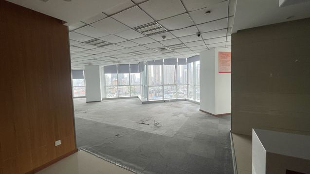 高地中心 成华区 735.29㎡  超甲级 电梯口