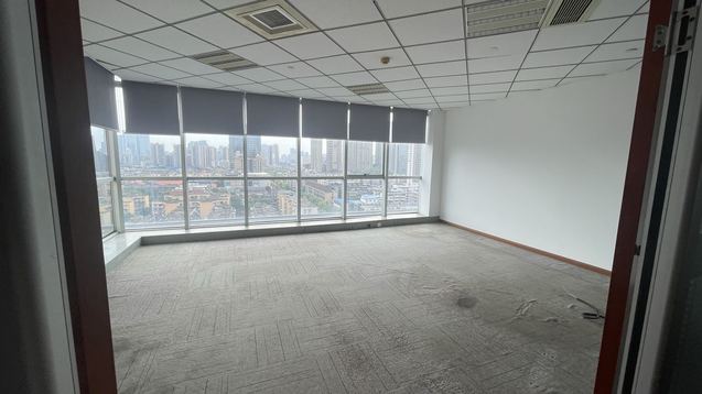 高地中心 成华区 735.29㎡  超甲级 电梯口