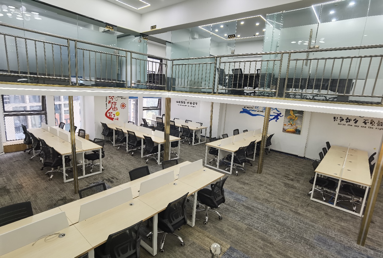 花样年美年广场 高新南区 204.00㎡ 精装 乙级 电梯口