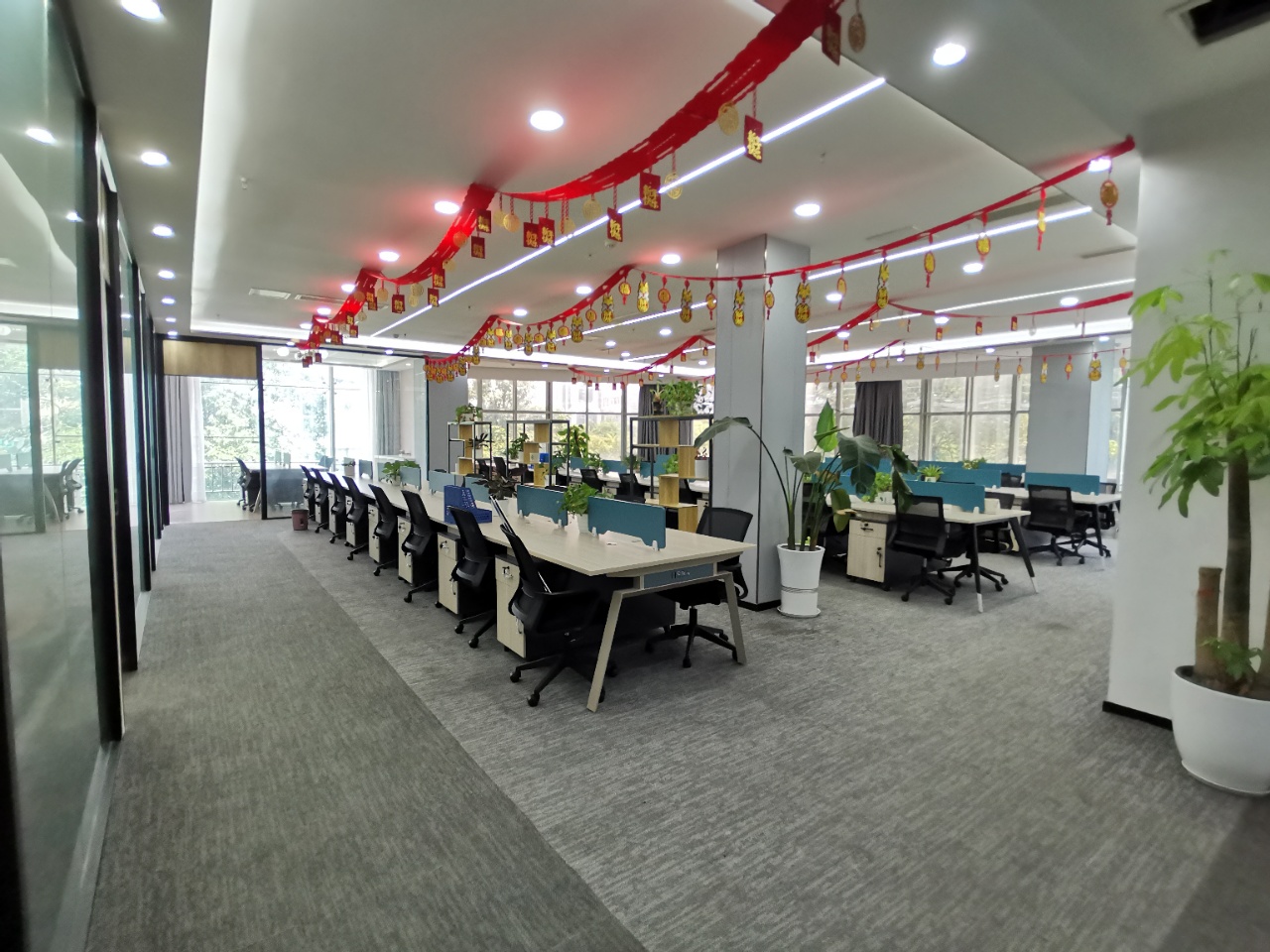 理想中心 高新南区 580.00㎡ 精装 乙级 无加时费 含物业