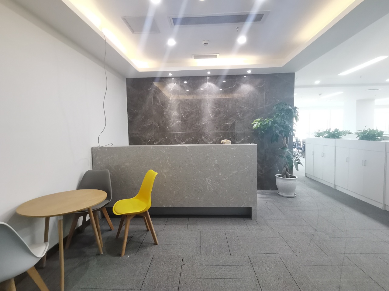 ACC中航城市广场 高新南区 438.00㎡ 精装 乙级 电梯口