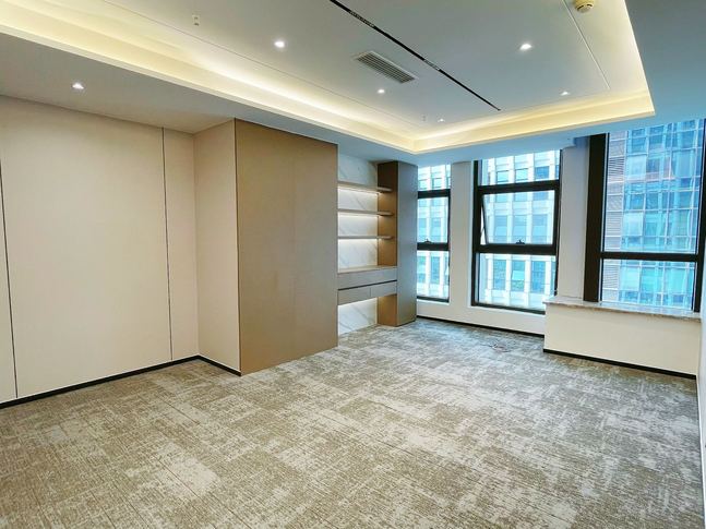 中航交流中心 高新南区 368.00㎡ 精装 甲级 电梯口 含物业