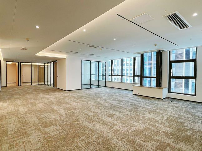 中航交流中心 高新南区 368.00㎡ 精装 甲级 电梯口 含物业