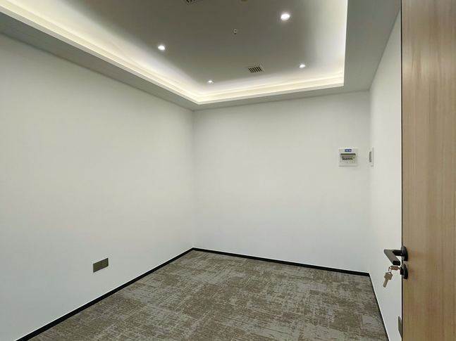 中航交流中心 高新南区 368.00㎡ 精装 甲级 电梯口 含物业