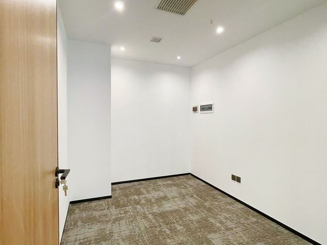 中航交流中心 高新南区 368.00㎡ 精装 甲级 电梯口 含物业
