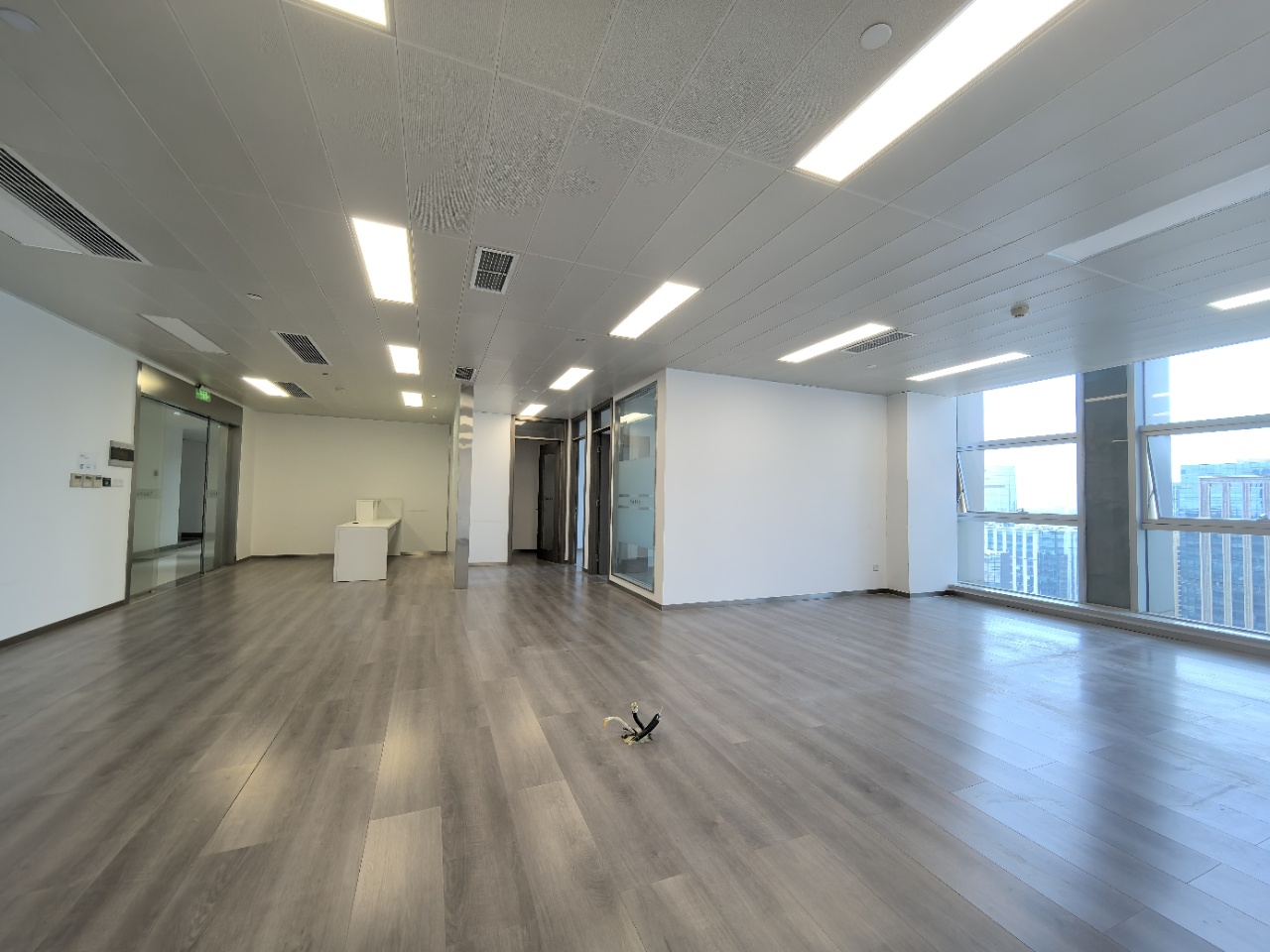 成都国际科技节能大厦 高新南区 310.00㎡ 精装 超甲级 无加时费,多面采光 含物业