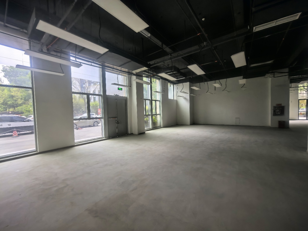 青羊工业总部基地 青羊区 278.42㎡ 简装  甲级 无加时费,通上下水,通天然气