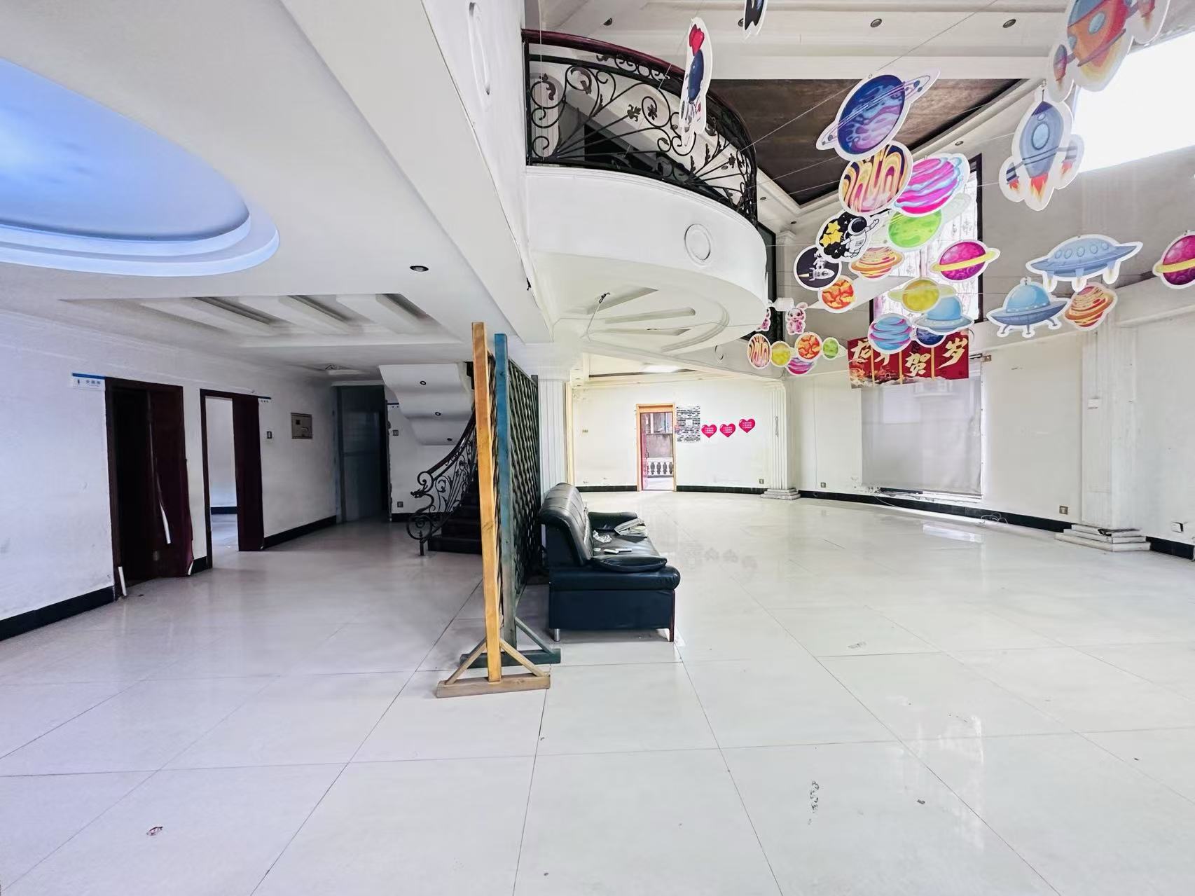新城市别墅 武侯区 445.00㎡ 简装  其他 带花园,整栋,室内卫生间,通上下水