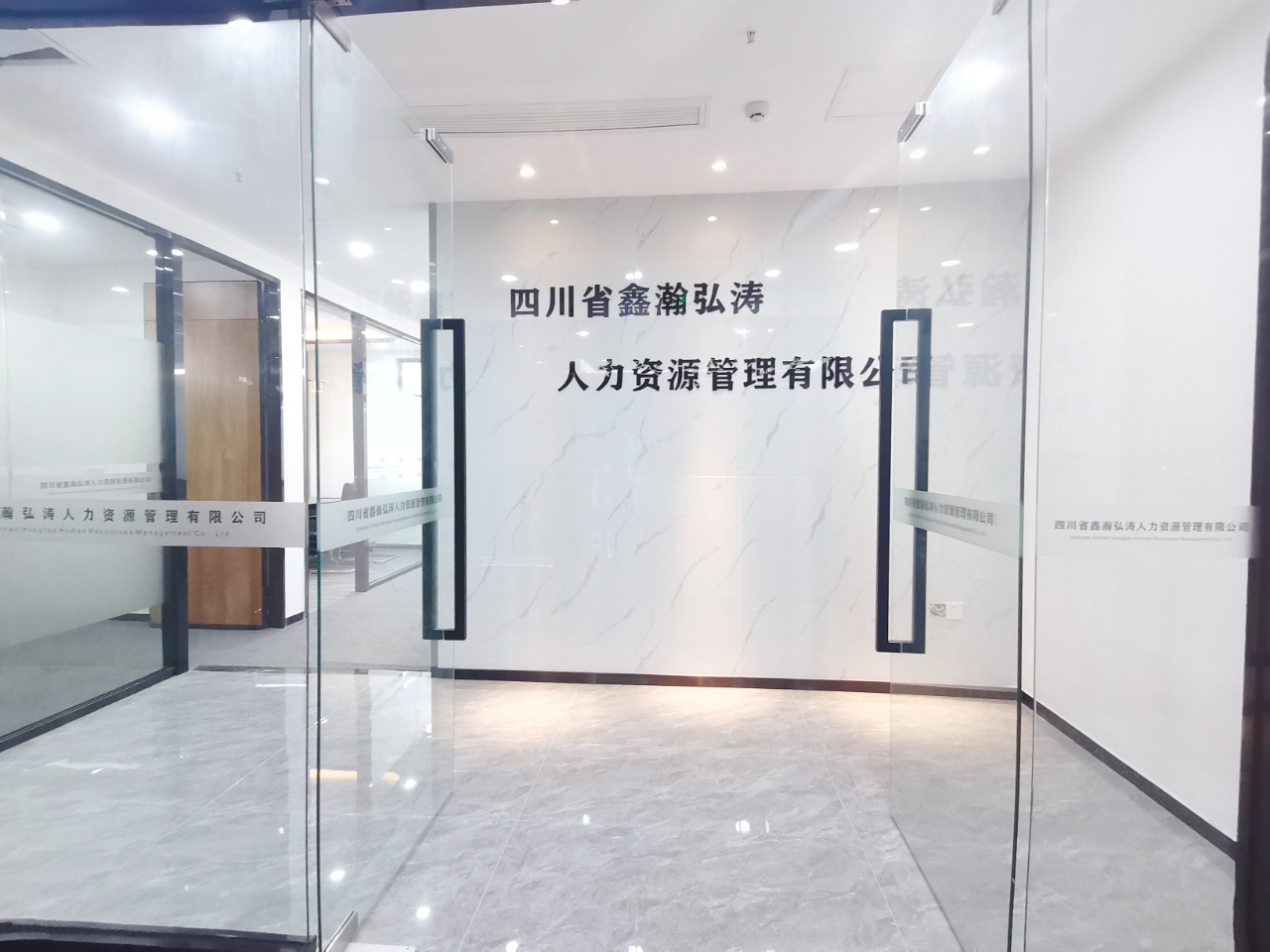 世纪城会展中心 高新南区 93.05㎡ 精装 乙级 其他 含物业