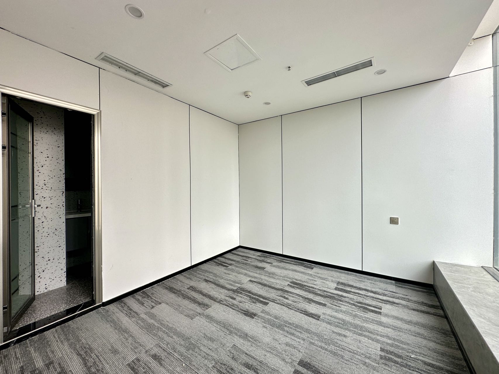 数媒大厦 金牛区 593.25㎡ 精装 乙级 其他