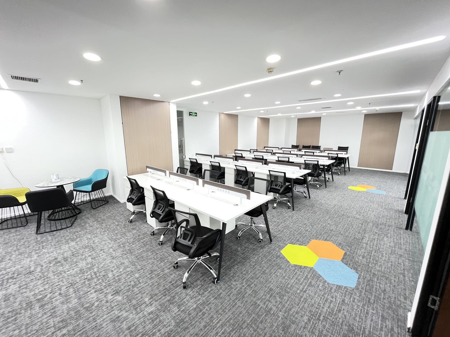 东方广场 锦江区 268.00㎡ 精装 乙级 其他 含物业