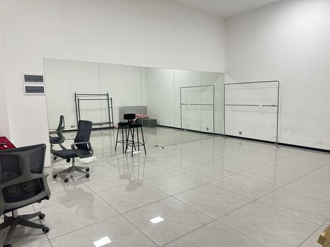 领先科技大厦 高新南区 678.60㎡ 精装 乙级 无加时费