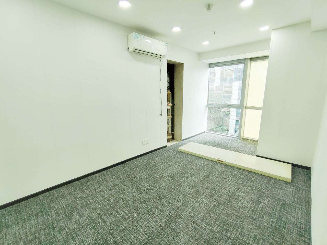 奥克斯广场 高新南区 200.00㎡ 精装 乙级 无加时费 含物业