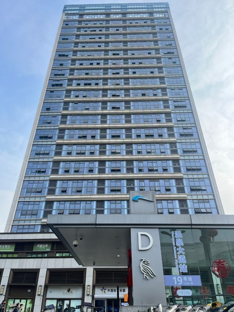 新时珑玺大厦 温江区 149.00㎡ 精装 乙级 电梯口 含物业